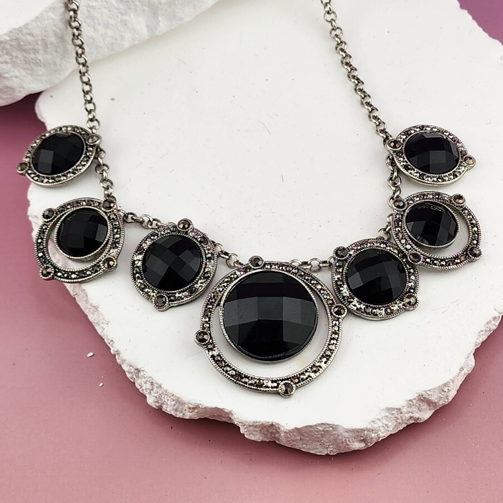 Liz Claiborne Black Faceted Stone Silver Tone Bib Necklace Rhinestone Statement